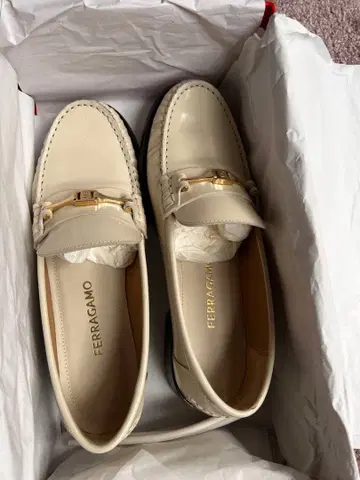 페라가모 아이보리 로퍼