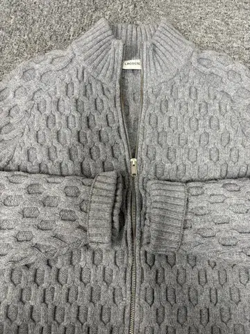 가격 인하 LACOSTE 그레이 케이블 니트 스웨터