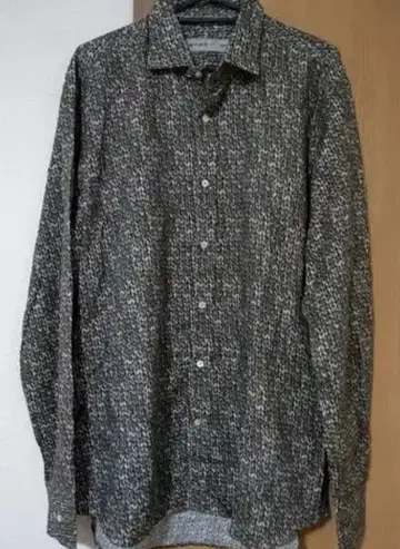 긴팔 버튼 다운 셔츠 그레이 계열