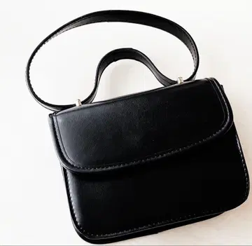 ZARA 블랙 숄더백 핸들 포함