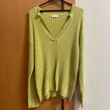 새상품급 BEAUTY&YOUTH V넥 리브 스웨터 프리 사이즈