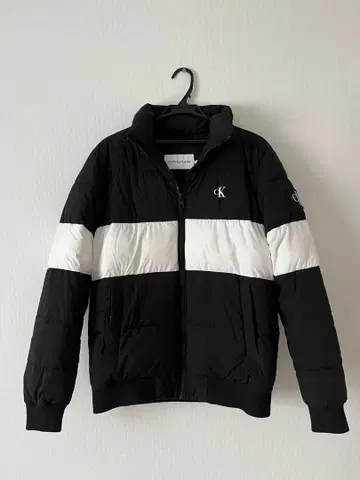 CALVIN KLEIN JEANS 다운 자켓 M 블랙/화이트