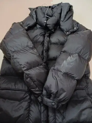 유니클로 방수 가공 후드 부착 블랙 다운 자켓 L 사이즈