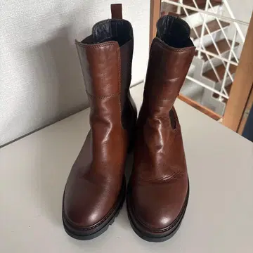 브라운 가죽 사이드 고어 부츠