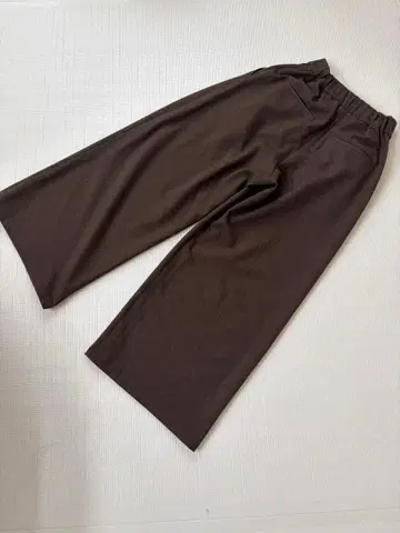 워셔블 서지 스트레치 턱 와이드 팬츠 relume