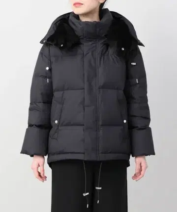 새상품급 AP STUDIO 정가 5.3만 테일 숏 다운 자켓 블랙