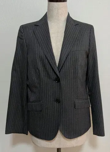 다크 그레이 스트라이프 테일러드 자켓