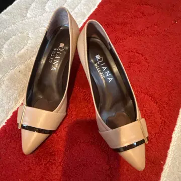 다이아나 베이지 스틸레토 펌프스