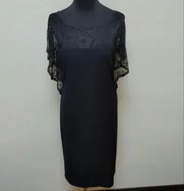 블랙 레이스 플레어 슬리브 원피스