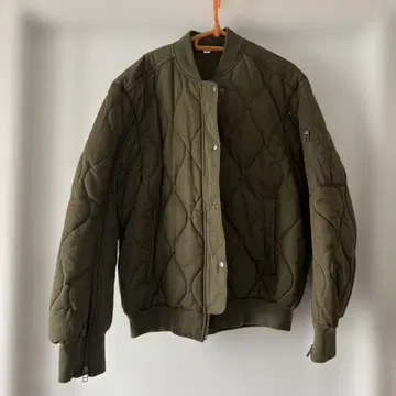 GU Roku 퀼팅 봄버 자켓 M 사이즈 올리브