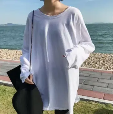 화이트 오버 사이즈 긴팔 상의