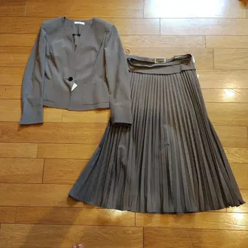 새상품 EPOCA 카키 노카라 자켓 & 플리츠 스커트