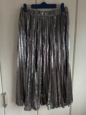 MICHAEL KORS 실버 플리츠 스커트 S