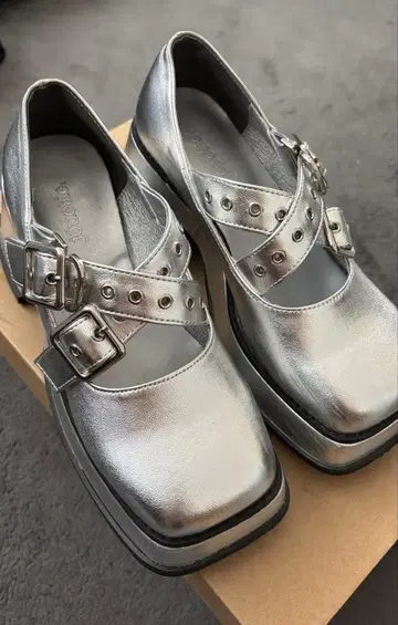 jouetie 실버 스트랩 슈즈