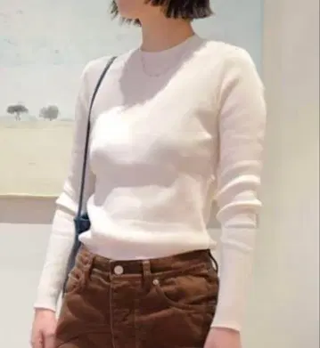 갸루리 비 코튼 리브 니트 크루넥 화이트