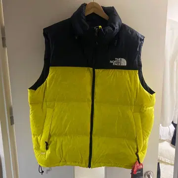 THE NORTH FACE 다운 베스트 블랙/옐로우 컬러