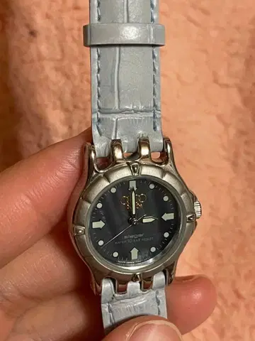 그레이 가죽 밴딩 쿼츠 손목시계