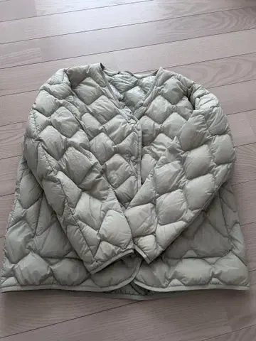 UNIQLO 유니클로 울트라 라이트 다운 퀼팅 라이트 그린