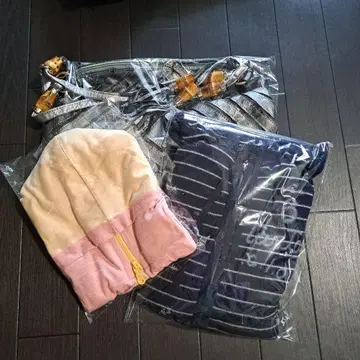 숄더백. 니트 후드티. 외