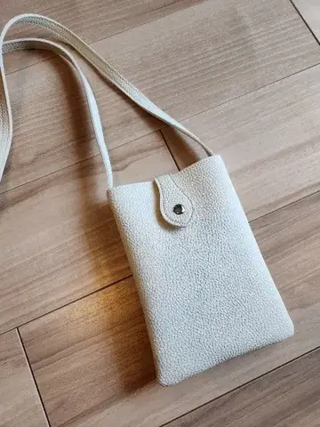 화이트 레더풍 숄더백