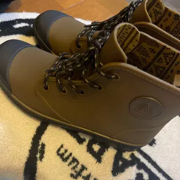 브라운 고무 하이컷 부츠