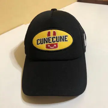 CUNECUNE 와펜 메쉬 캡 블랙