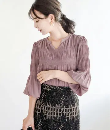 블라우스 마조리카 플리츠 펄 라인 le reve vaniller