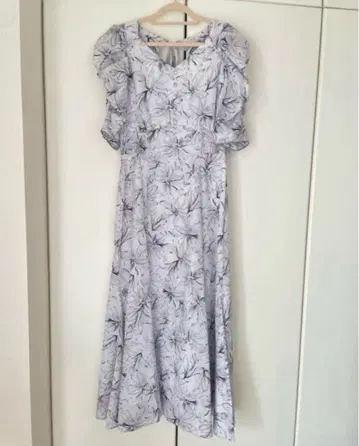 [새상품급] 아푸와이저 리셰 꽃무늬 원피스 라이트 그레이 0사이즈 대특가