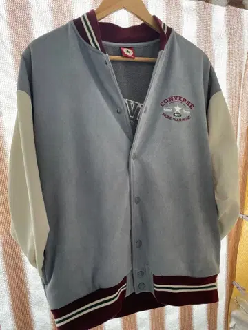 CONVERSE 바시티 자켓 스타일 점퍼?