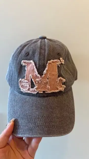 그레이 M 자수 야구 모자