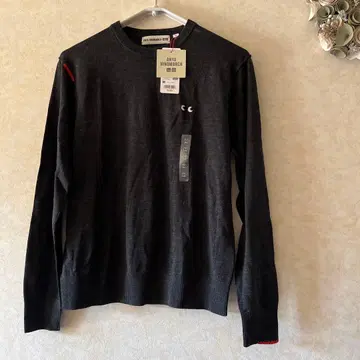 ANYA HINDMARCH 유니클로 다크 그레이 스웨터