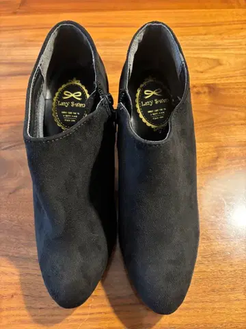 [ 새상품 ] Lazy Swan 숏부츠