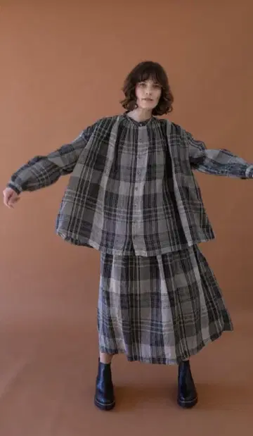 ICHI Antiquites 블랙 계열 체크 플레어 스커트 린넨