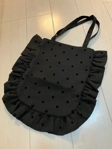 고베 레터스 도트 프릴 토트백 새상품급 세레모니