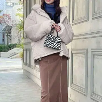 후드 부착 라이트 그레이 다운 자켓