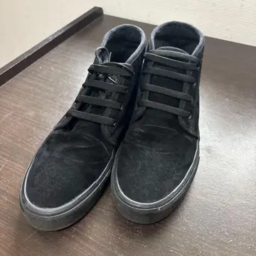 블랙 스웨이드 하이컷 스니커즈