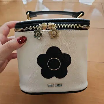 마리퀀트 플라워 모티브 파우치