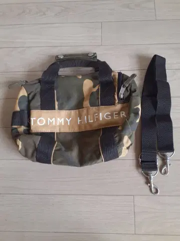 TOMMY HILFIGER 카모플라쥬 숄더백