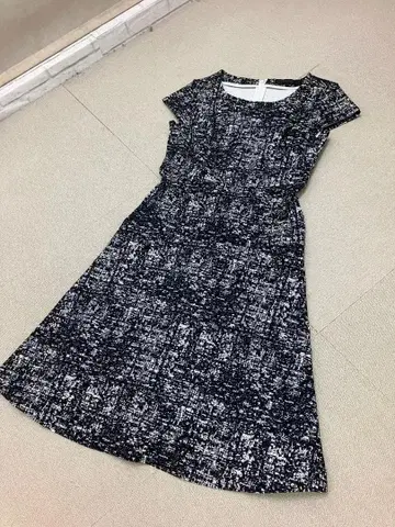 ( K11068 ) ANAYI 스트레치 플레어 원피스 모노톤 사이즈 36