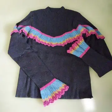 컬러풀 프릴 디자인 긴팔 니트