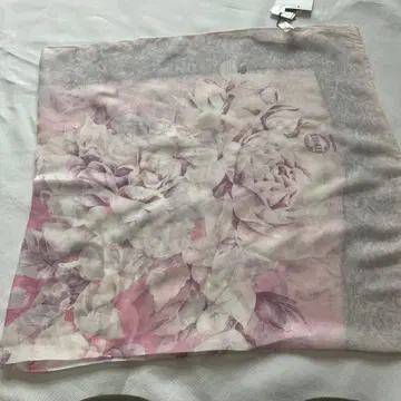 꽃무늬 실크 스카프 약 85cm x 85cm 일본제