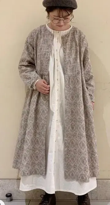 총 자수 타일 패턴 겉옷 원피스 TSUHARU 츠하루 모카