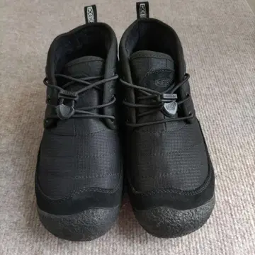 KEEN 블랙 하이컷 신발