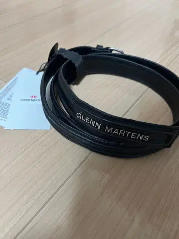 H&M 글렌 마틴스 본 디테일 벨트