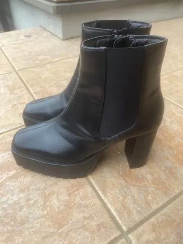 AZUL 러기드 밑창 부츠