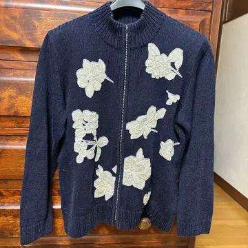LEONARD 네이비 꽃무늬 자수 가디건 레오나르를 좋아하는 분께.