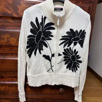 LEONARD 화이트에 가까운 꽃무늬 니트 가디건