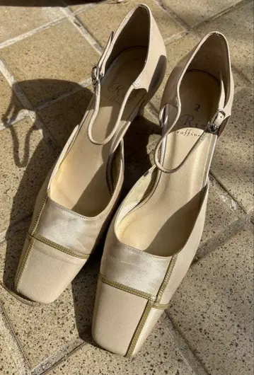 [ Riz raffinee ] 베이지 스트랩 펌프스