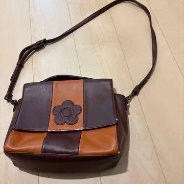 마리크와 MARY QUANT 숄더백