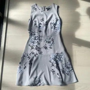 Armani Exchange 플라워 프린트 슬리브리스 원피스